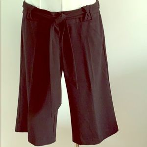 Blk capris